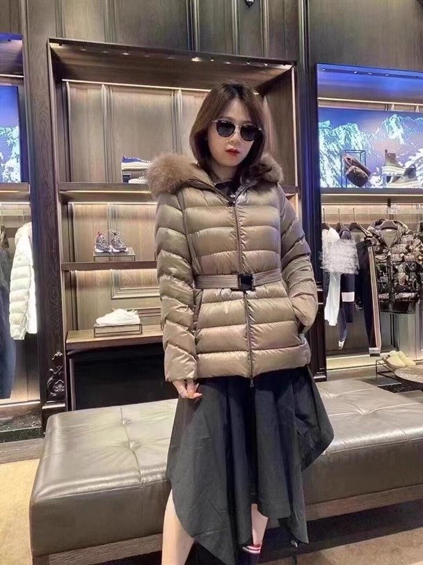 Moncler Fur-Trim Hood Belted Short Down Coat