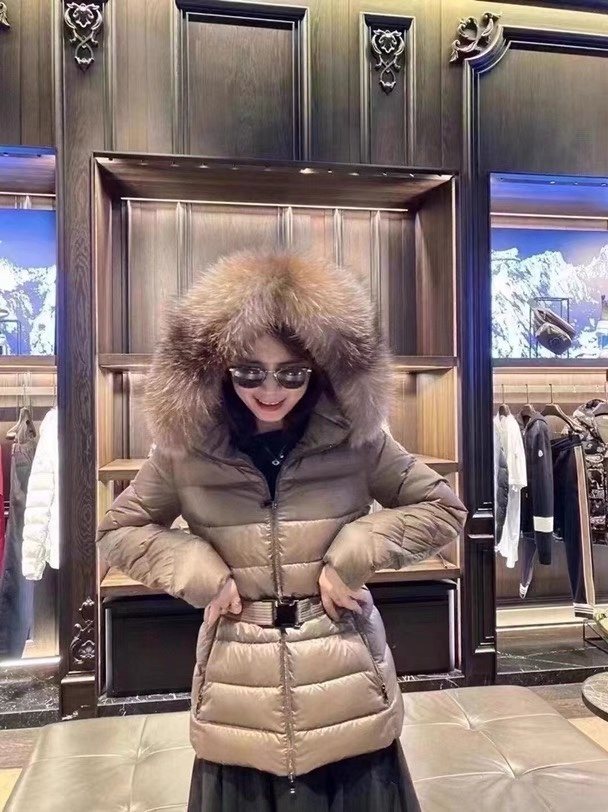 Moncler Fur-Trim Hood Belted Short Down Coat
