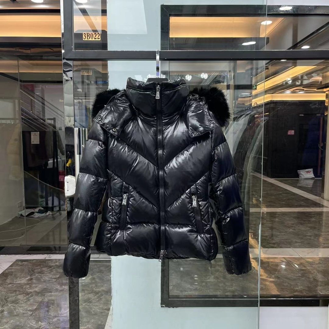 Moncler Celac Fur-Trim Hood Short Down Jacket