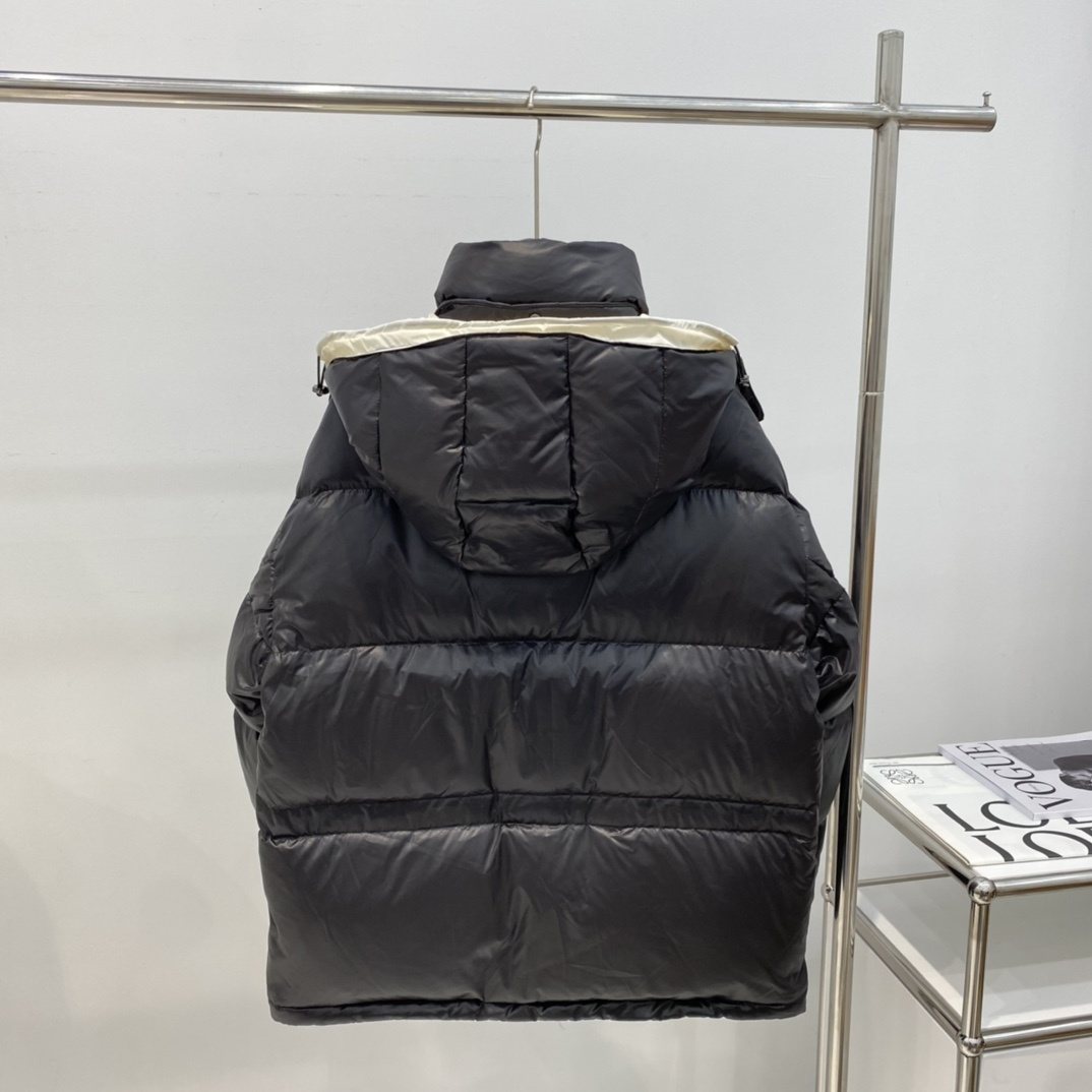 Moncler Contrast-Yoke Hooded Puffer Coat