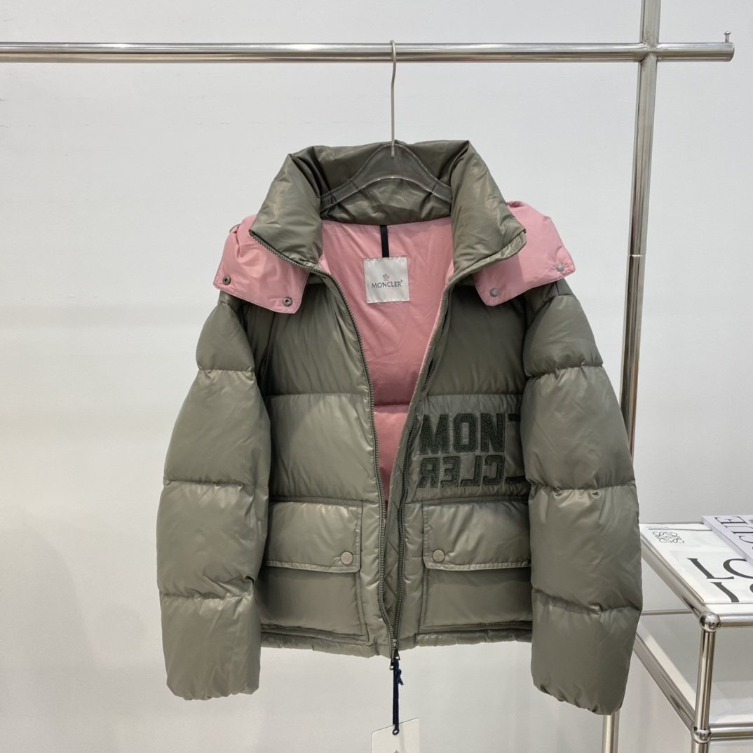 Moncler Contrast-Yoke Hooded Puffer Coat