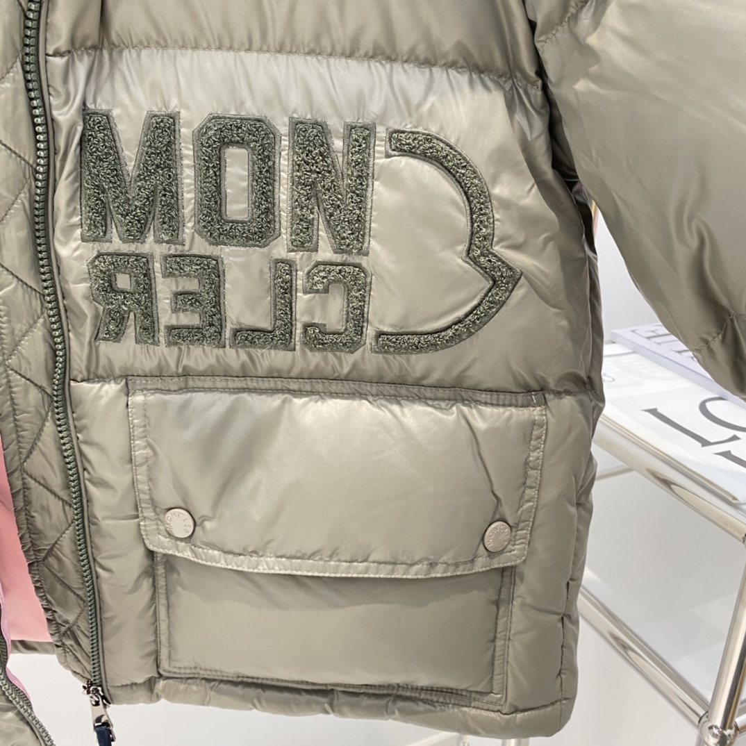 Moncler Contrast-Yoke Hooded Puffer Coat