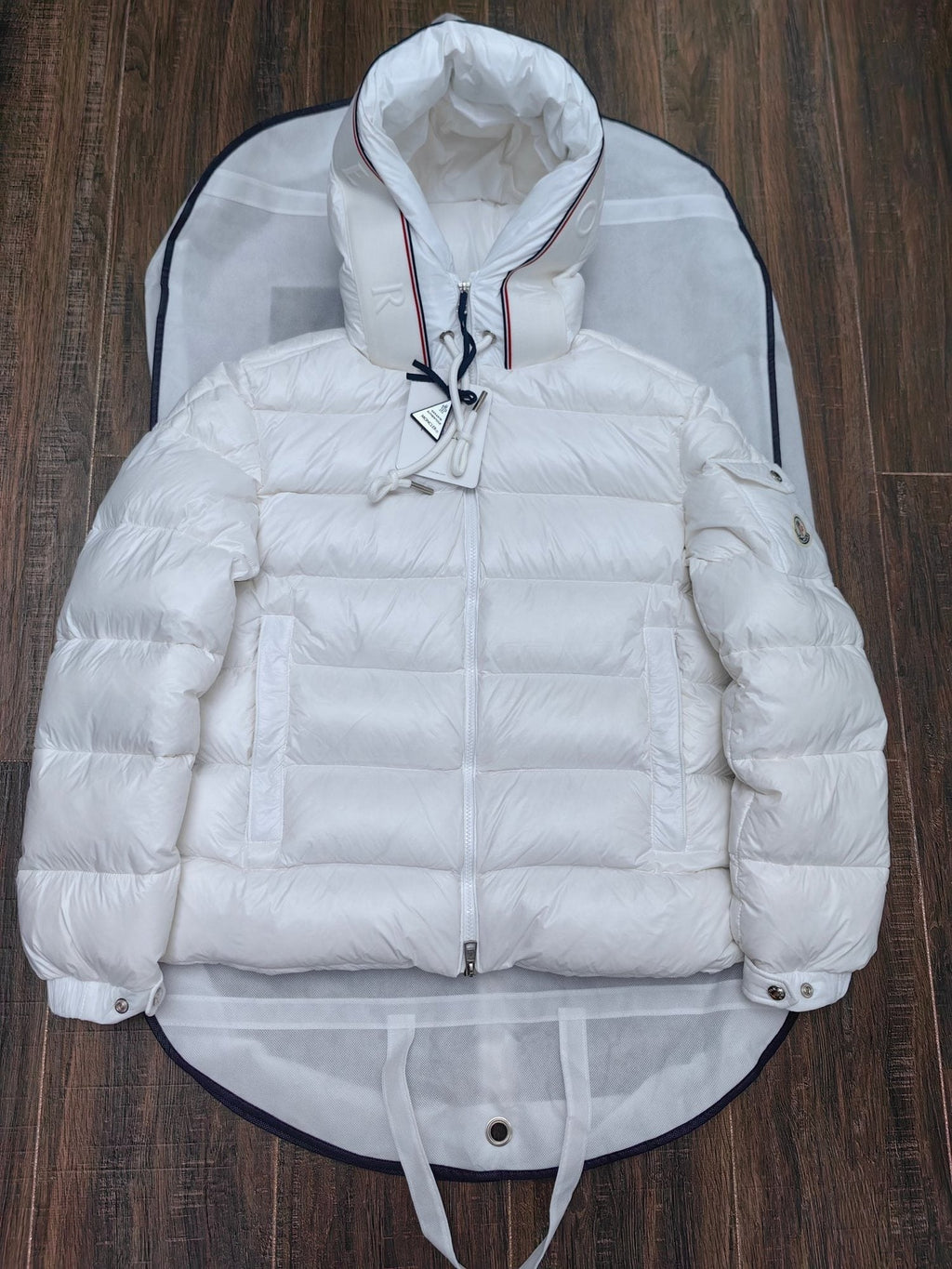 Moncler Hooded Contrast-Trim Short Puffer Coat