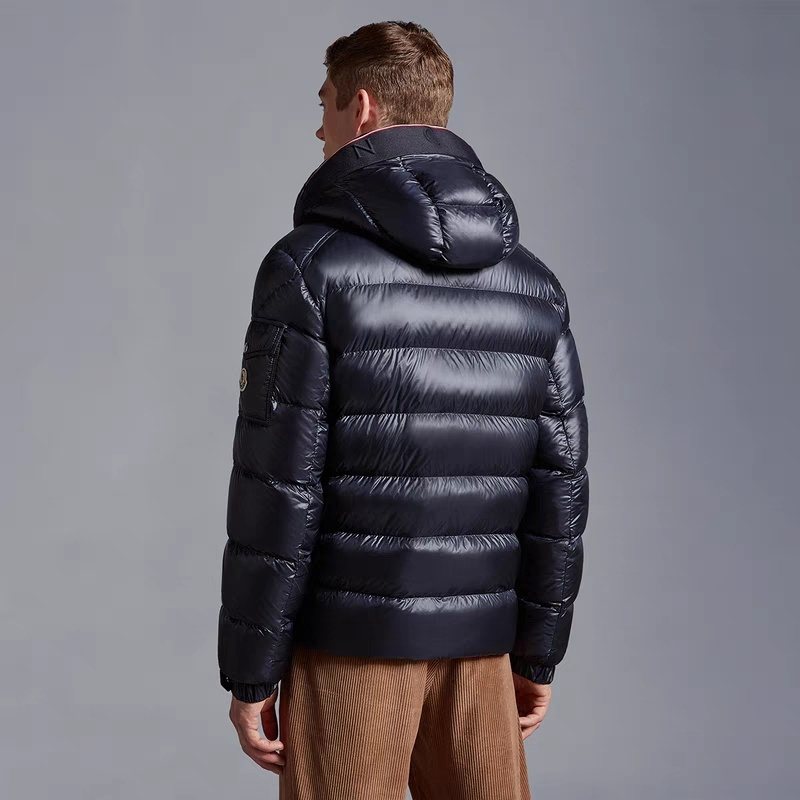 Moncler Hooded Contrast-Trim Short Puffer Coat