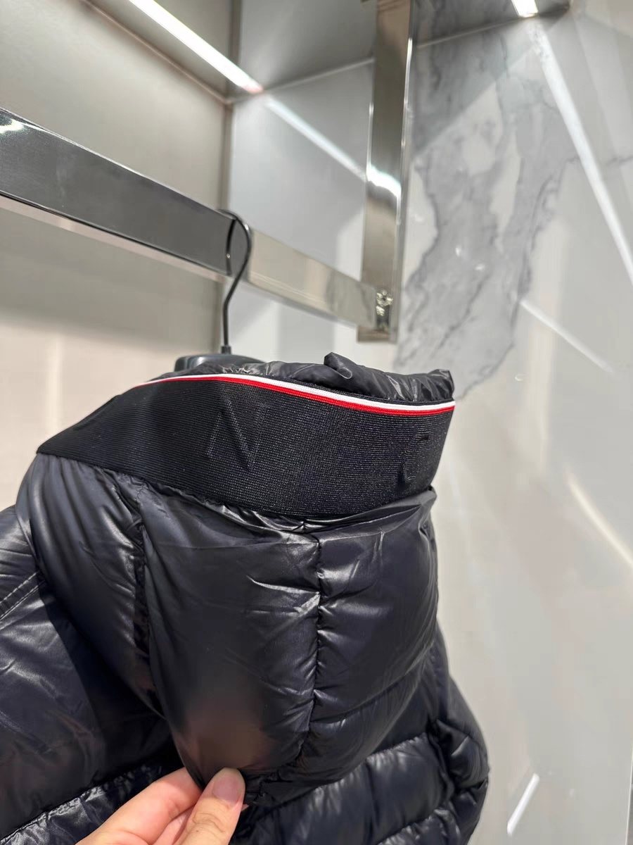 Moncler Hooded Contrast-Trim Short Puffer Coat