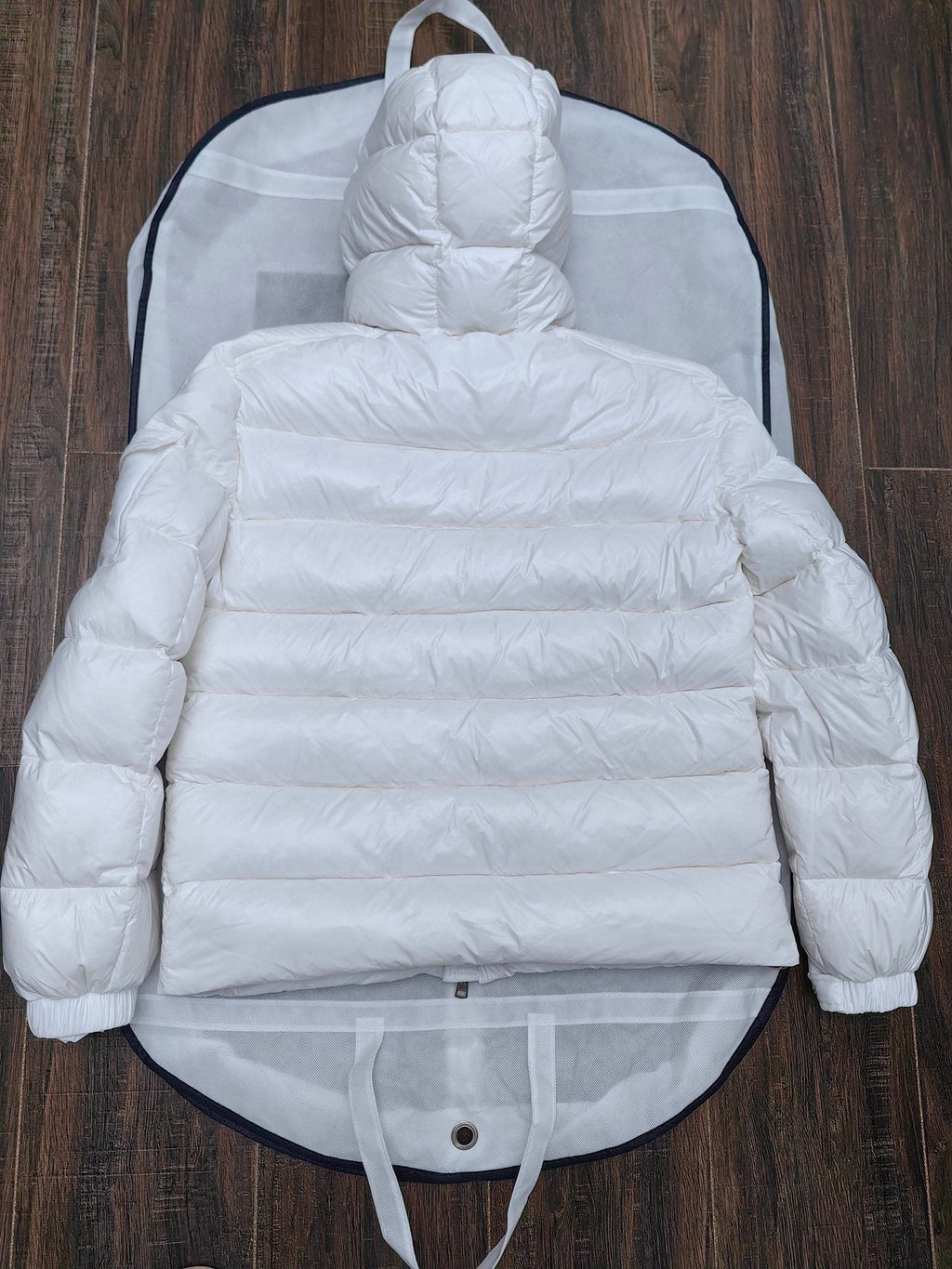 Moncler Hooded Contrast-Trim Short Puffer Coat