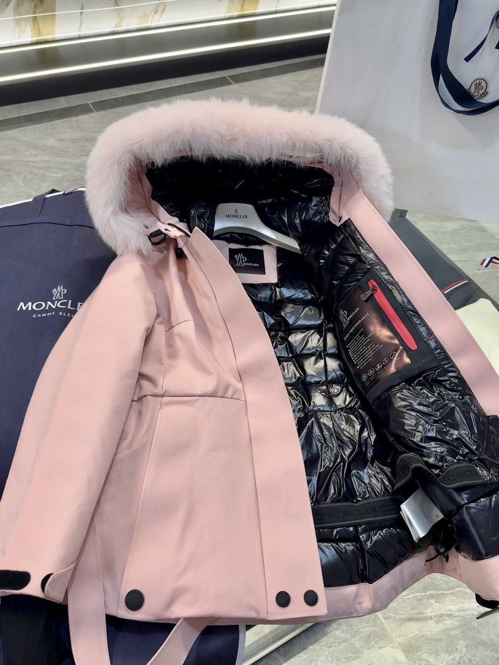 Moncler Women's Belted Fur-Trim Hood Short Down Ski Coat