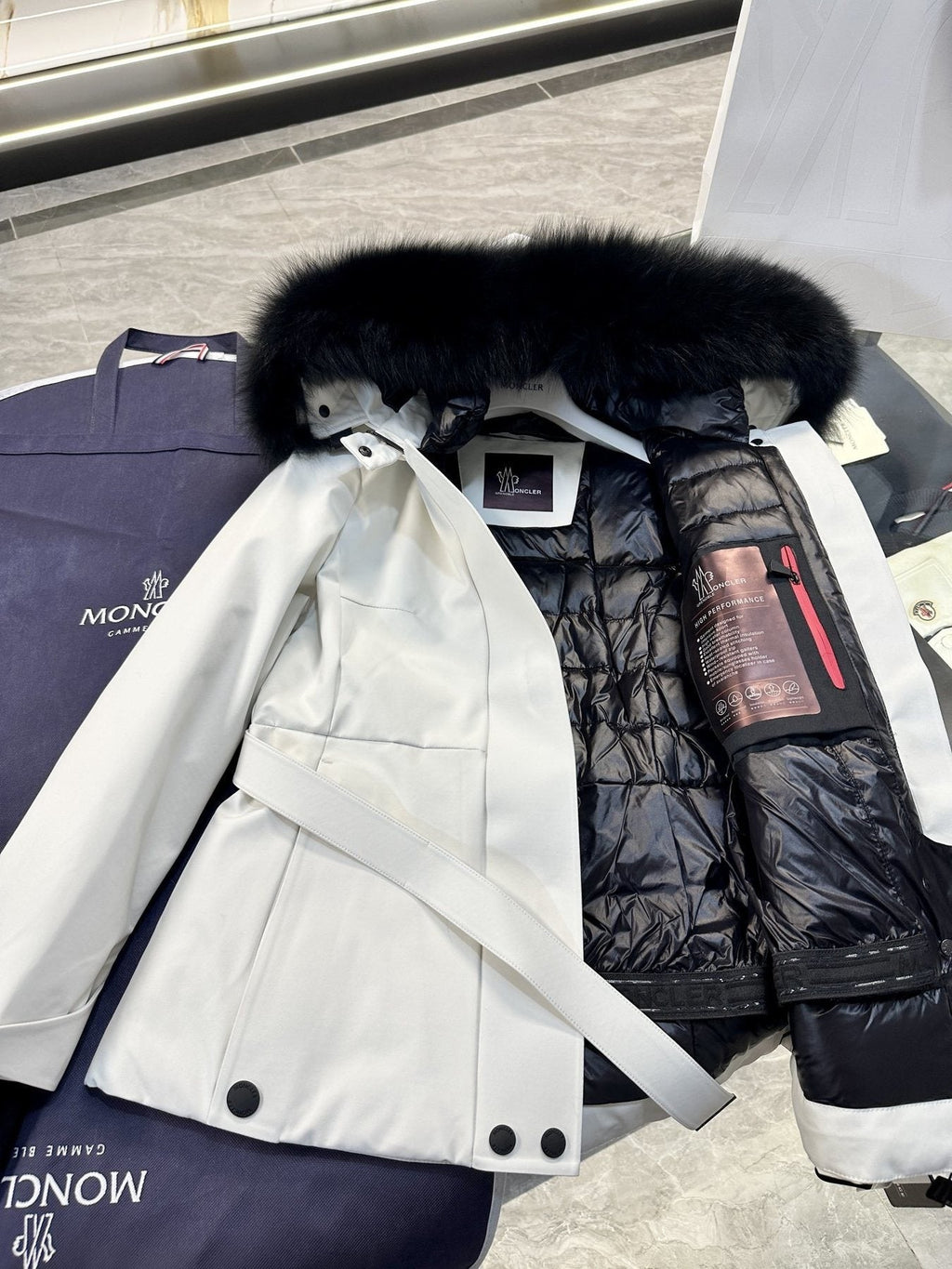 Moncler Women's Belted Fur-Trim Hood Short Down Ski Coat