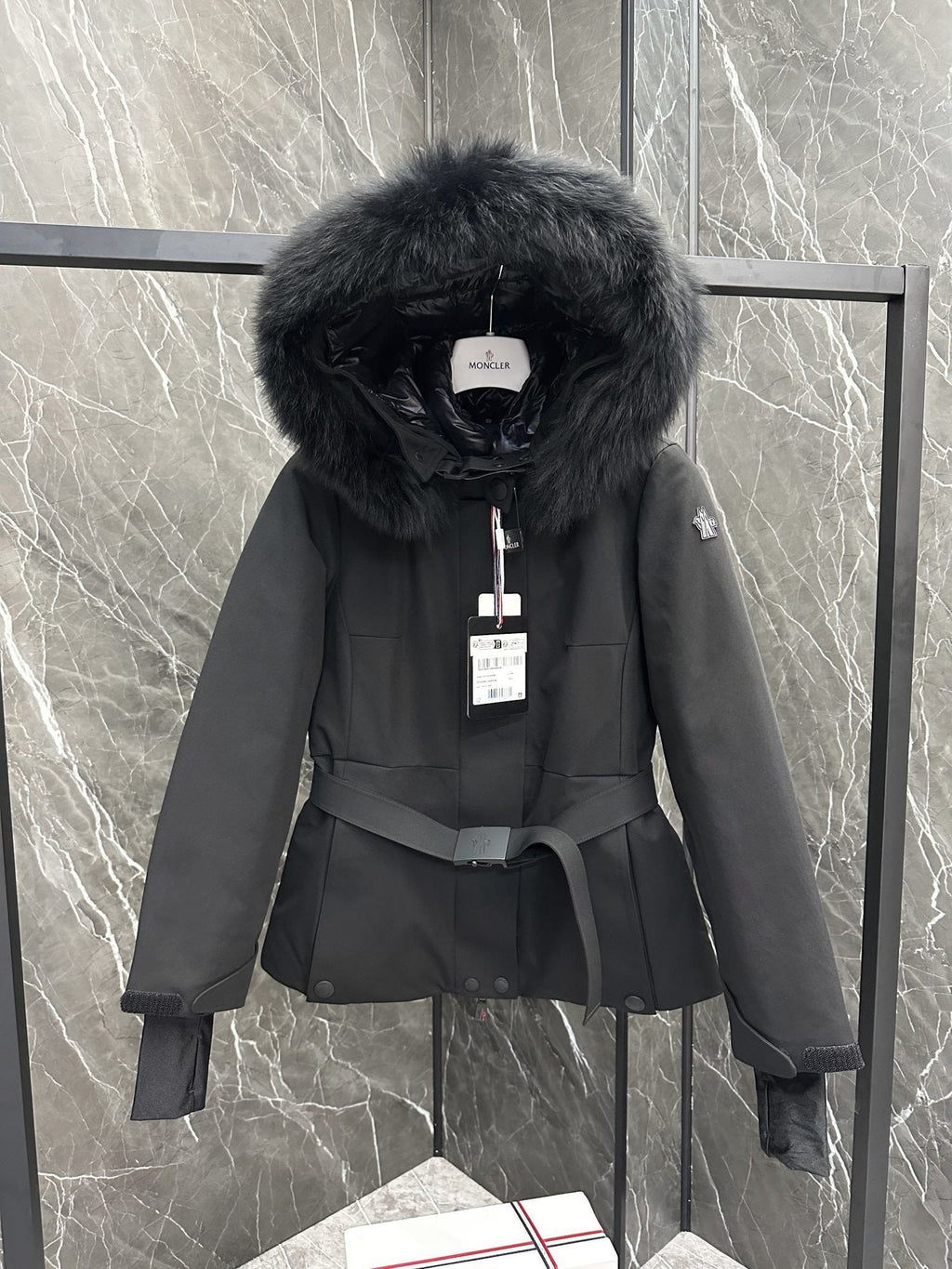 Moncler Women's Belted Fur-Trim Hood Short Down Ski Coat