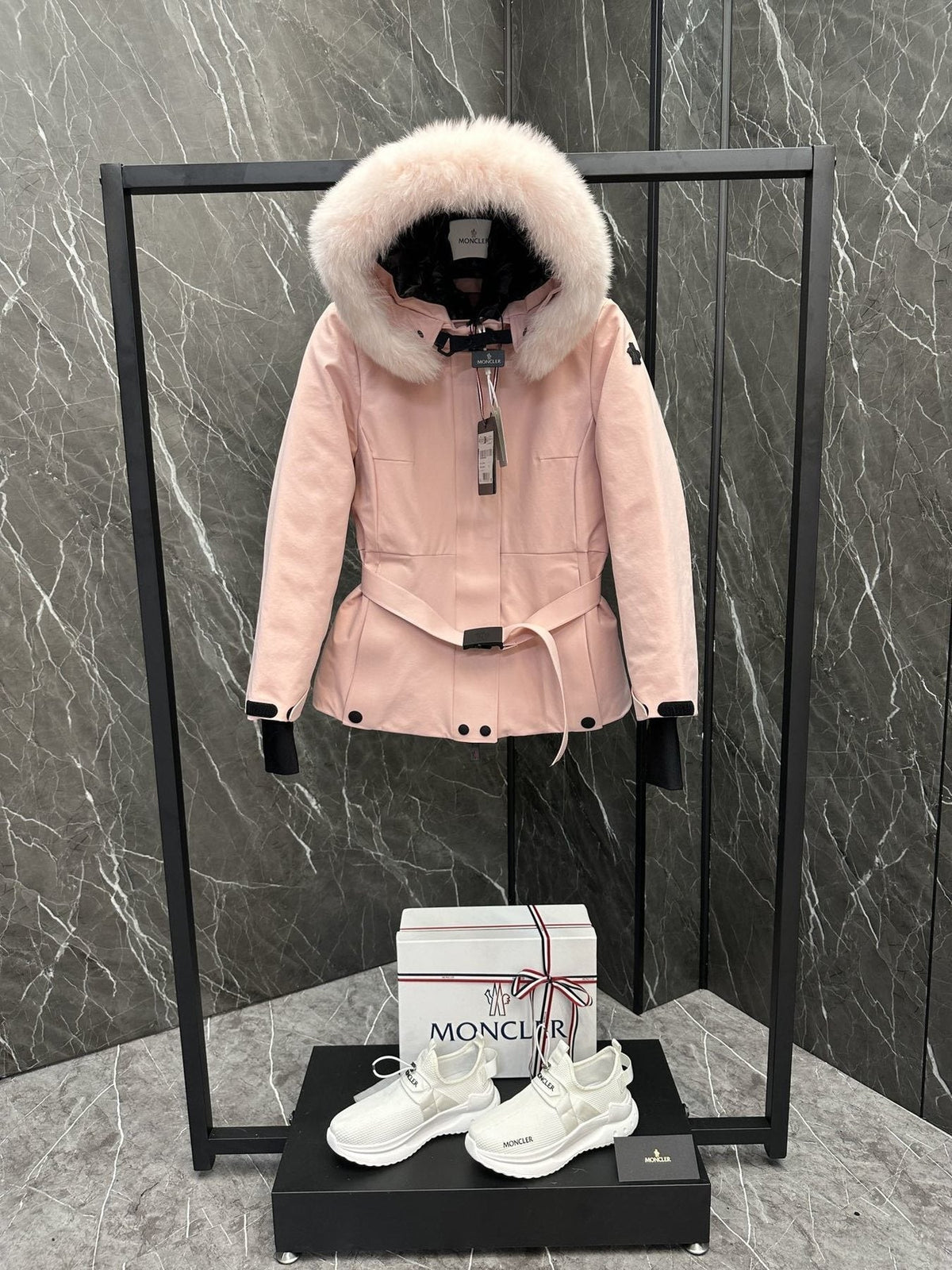 Moncler Women's Belted Fur-Trim Hood Short Down Ski Coat