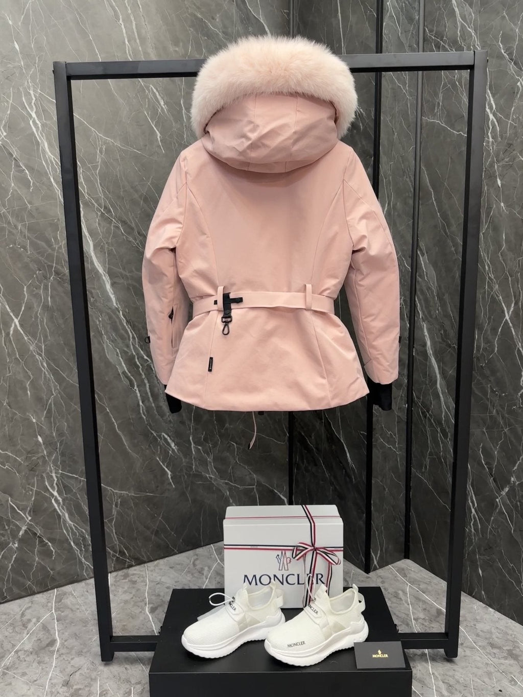 Moncler Women's Belted Fur-Trim Hood Short Down Ski Coat