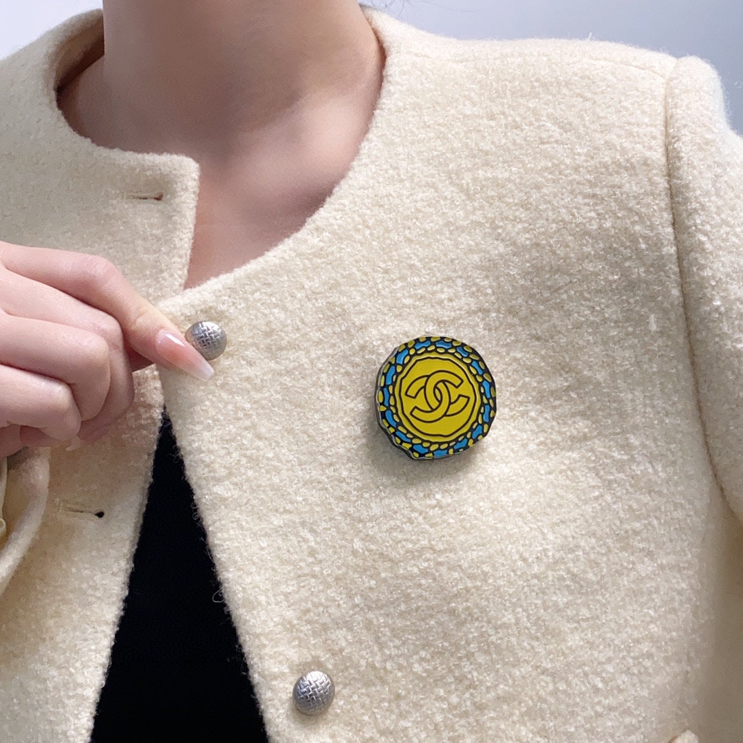 18K Chanel Color Brooch Yellow Gold-Colour Hardware