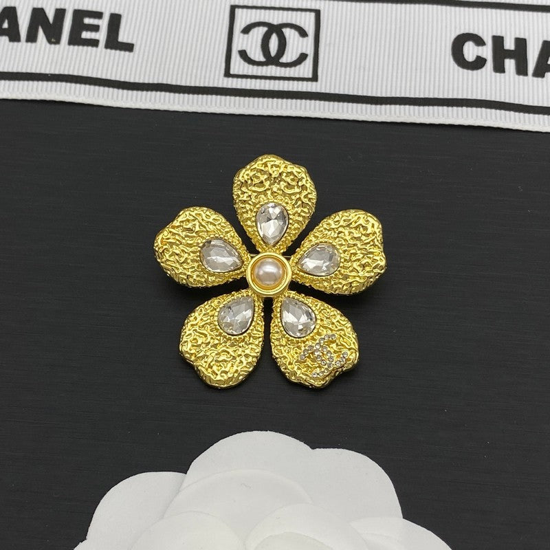 18K Chanel Pearl Gold Brooch Yellow Gold-Colour Hardware