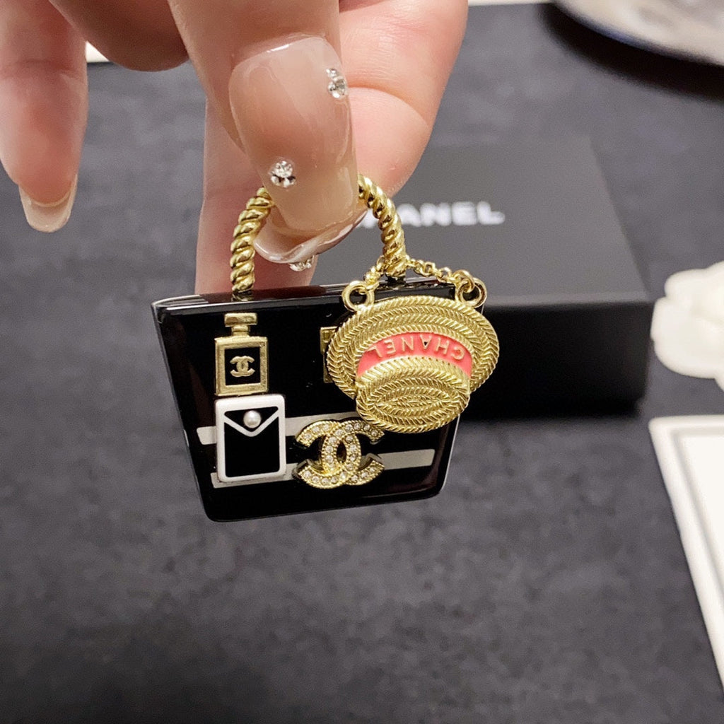 18K Chanel Bag Brooch Yellow Gold-Colour Hardware