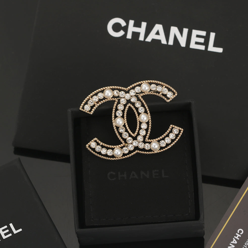 18K Chanel Pearls Brooch Yellow Gold-Colour Hardware