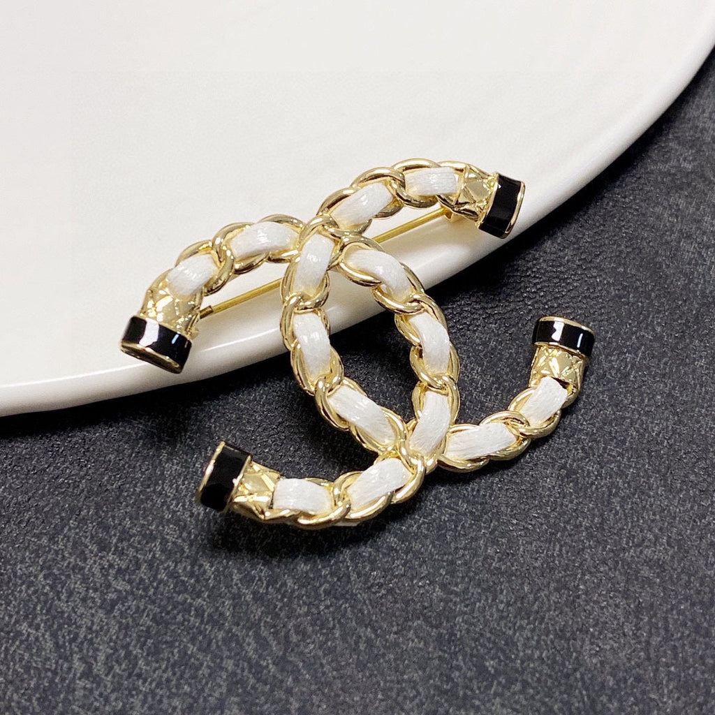 18K Chanel Pearl Brooch Yellow Gold-Colour Hardware