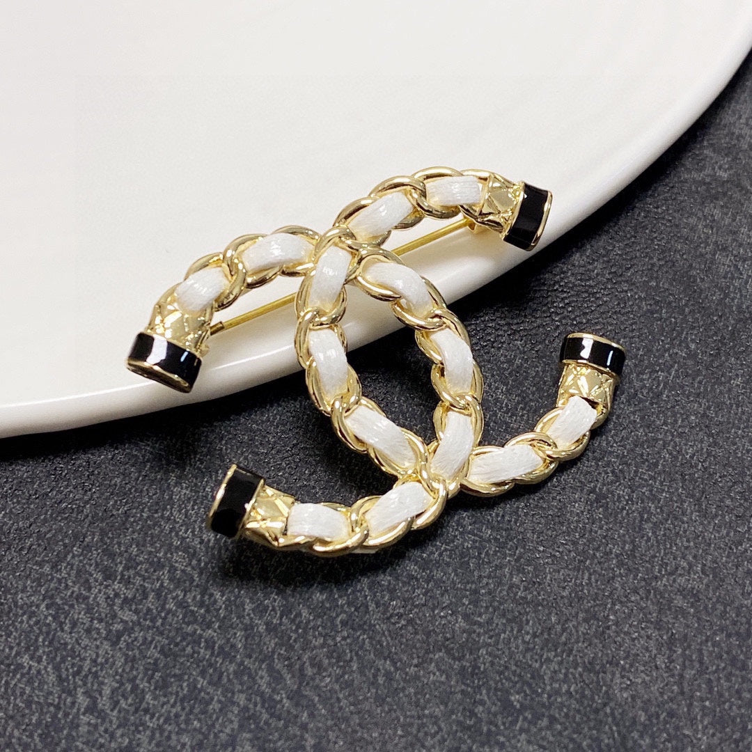 18K Chanel Pearl Brooch Yellow Gold-Colour Hardware