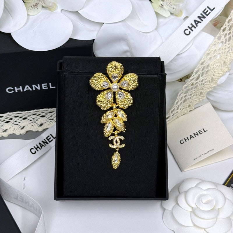18K Chanel 26C Flower Crystal Drop Gold Brooch Yellow Gold Hardware