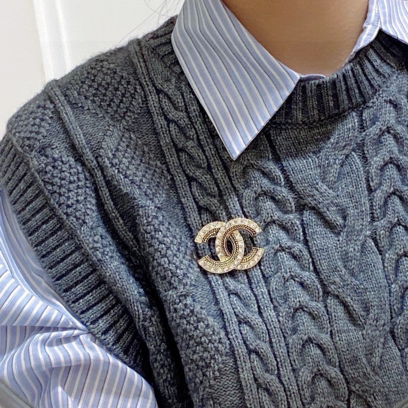 18K Chanel Diamond Gold Brooch Yellow Gold-Colour Hardware
