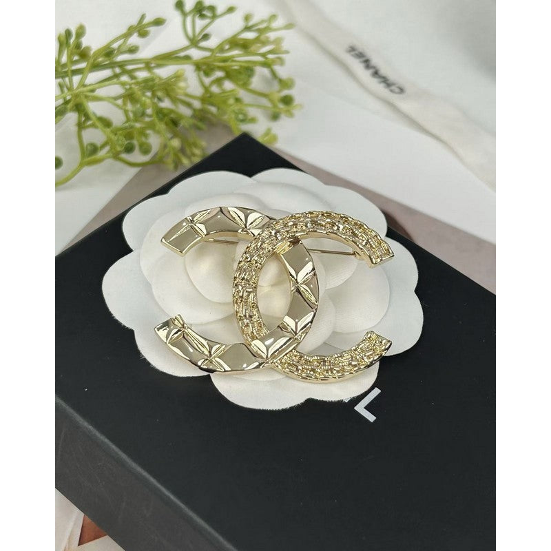 18K Chanel Gold Brooch Yellow Gold-Colour Hardware