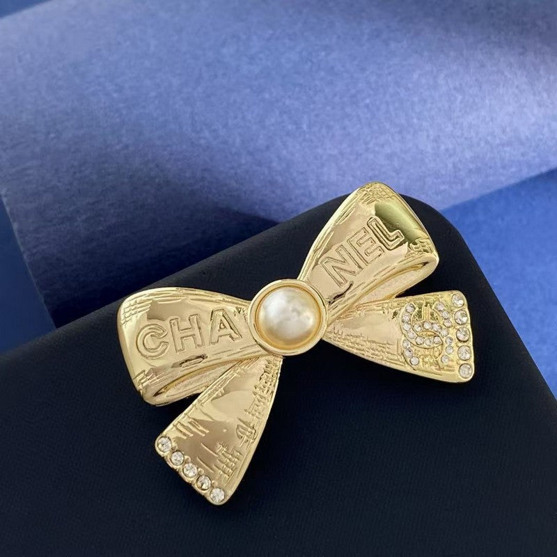 18K Chanel Bow Tie Gold Brooch Yellow Gold-Colour Hardware