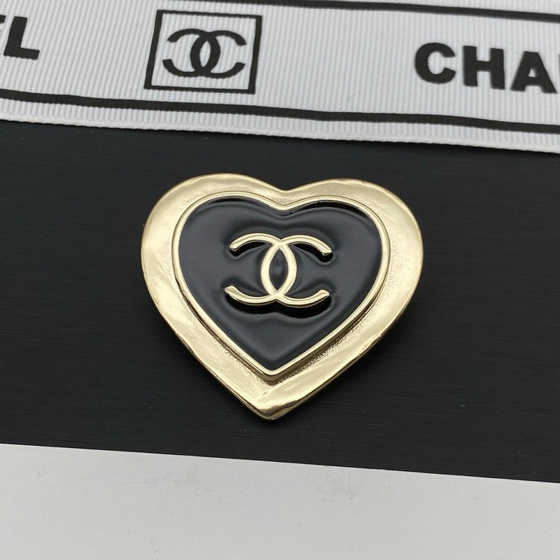 18K Chanel Black Heart Gold Brooch Yellow Gold-Colour Hardware 5 cm