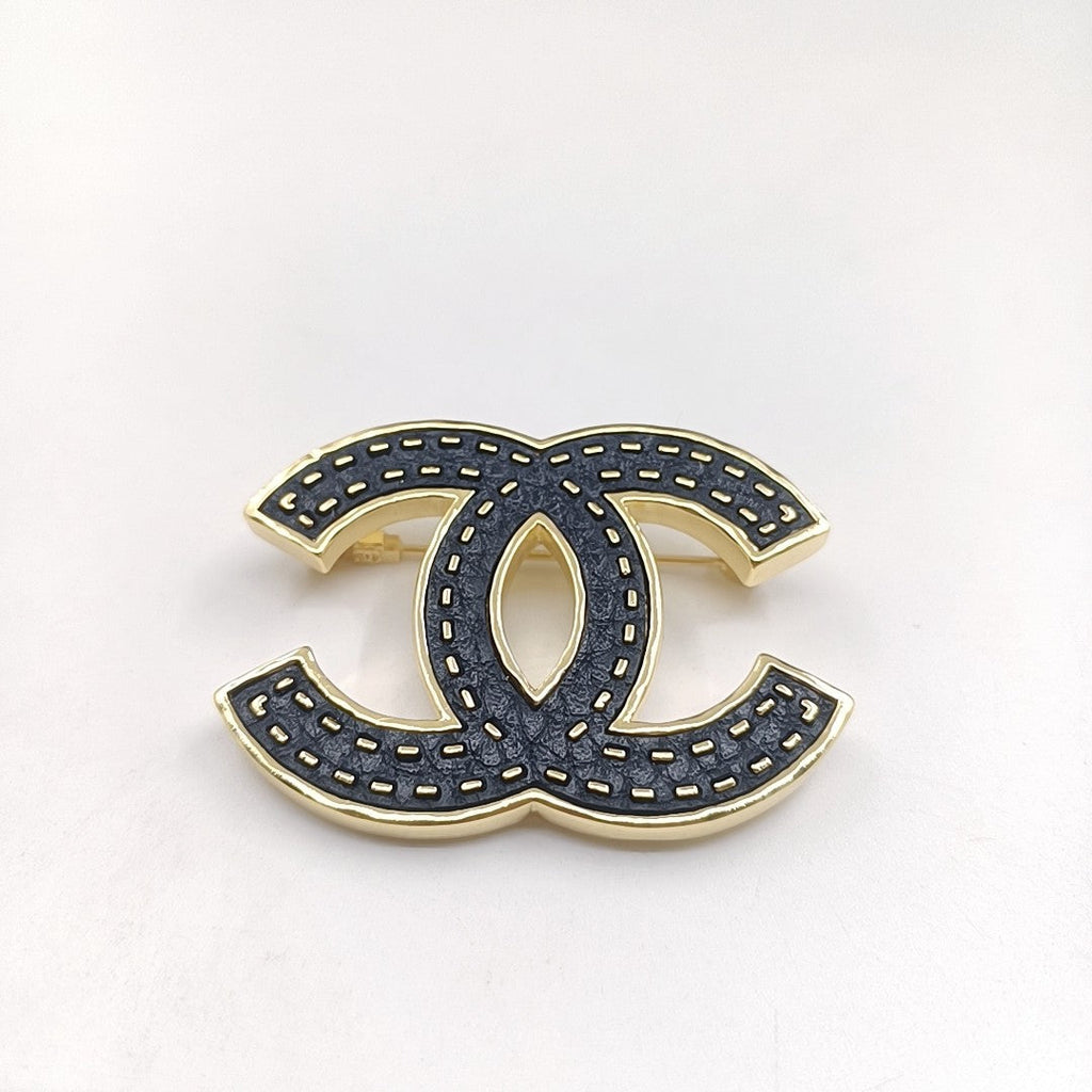 18K Chanel Black Brooch Yellow Gold-Colour Hardware Black Resin