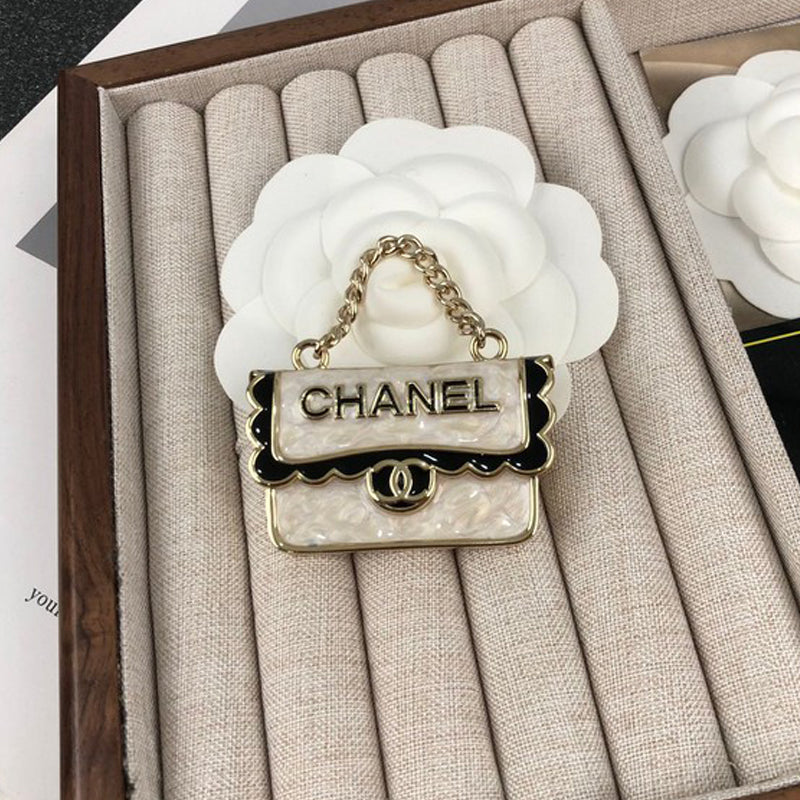 18K Chanel White Bag Brooch Yellow Gold-Colour Hardware