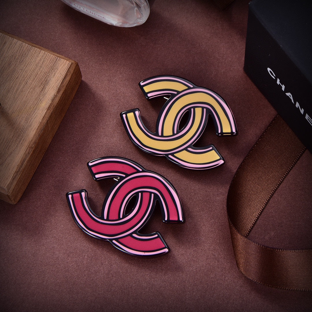 18K Chanel Pink Brooch Yellow Gold-Colour Hardware Pink Resin