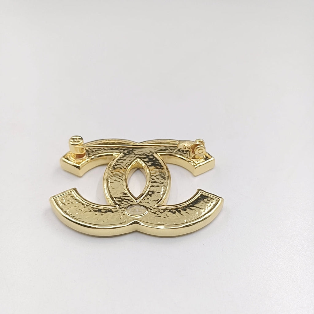 18K Chanel Black Brooch Yellow Gold-Colour Hardware Black Resin