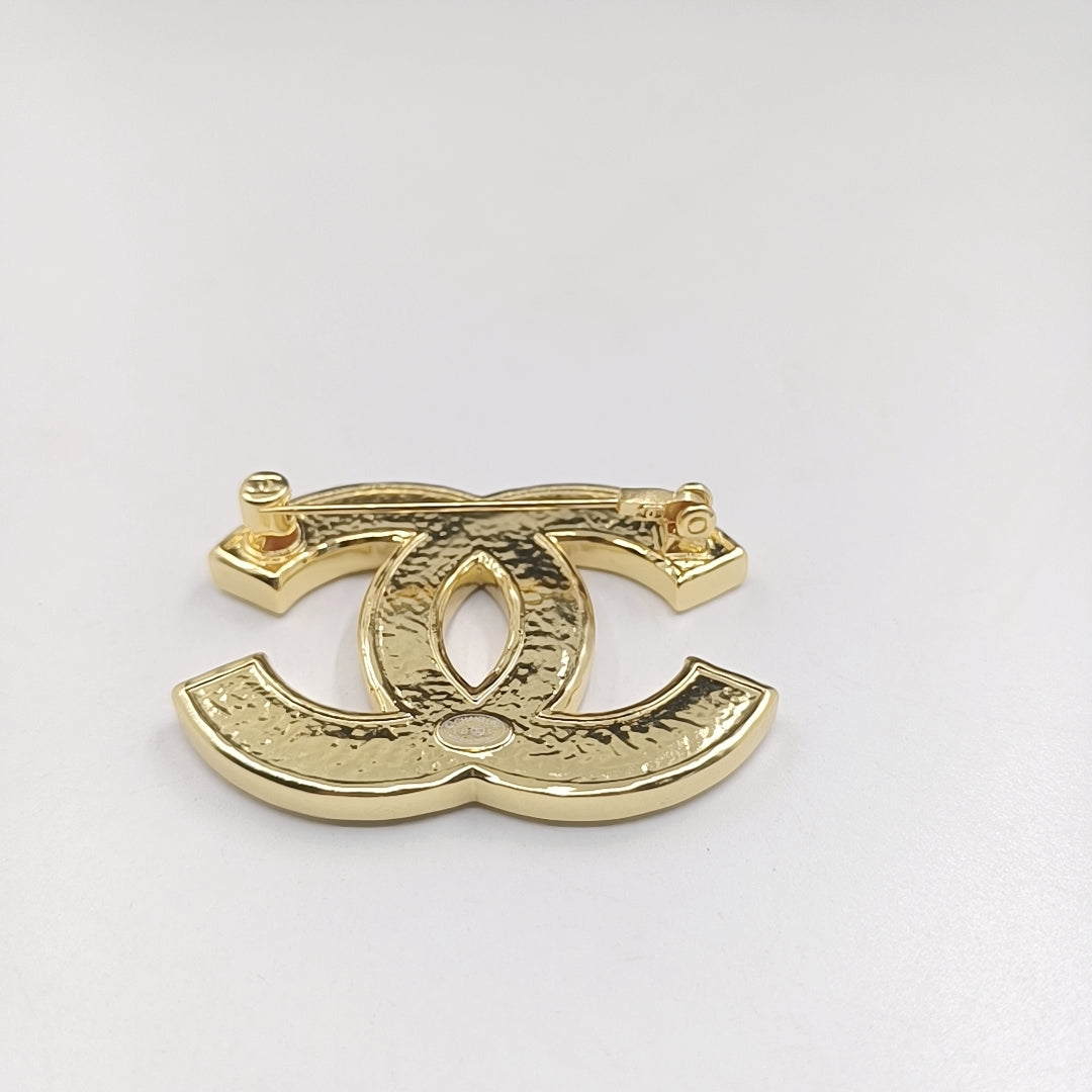 18K Chanel Black Brooch Yellow Gold-Colour Hardware Black Resin