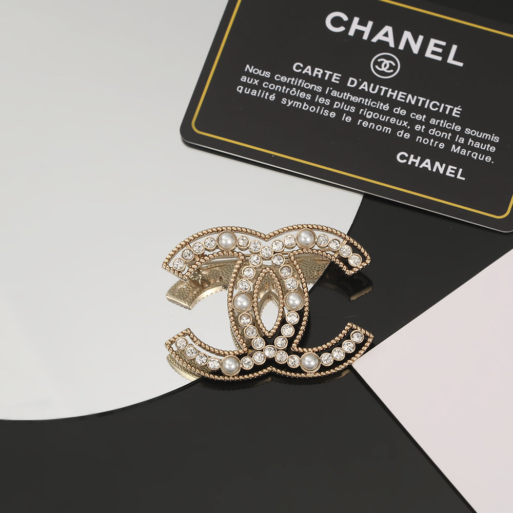 18K Chanel Pearls Brooch Yellow Gold-Colour Hardware
