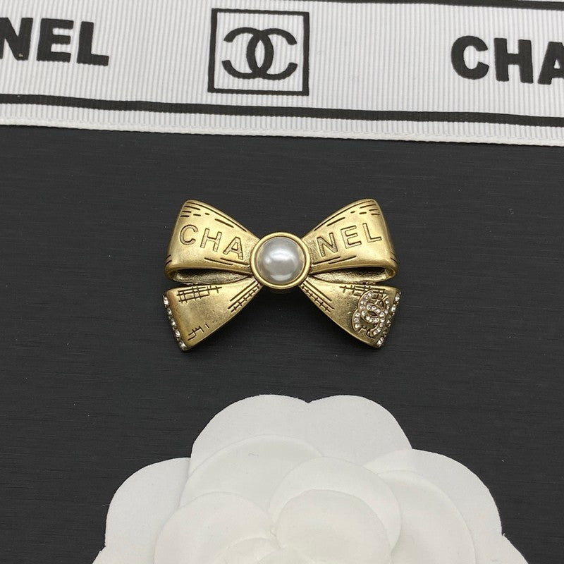 18K Chanel Bow Tie Pearl Gold Brooch Yellow White Gold Hardware