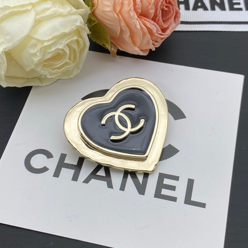 18K Chanel Black Heart Gold Brooch Yellow Gold-Colour Hardware 5 cm