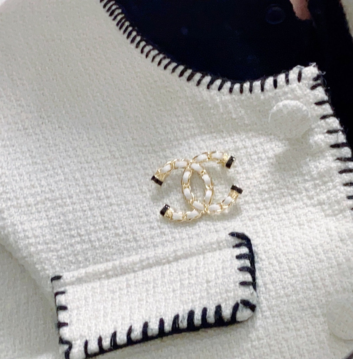 18K Chanel Pearl Brooch Yellow Gold-Colour Hardware
