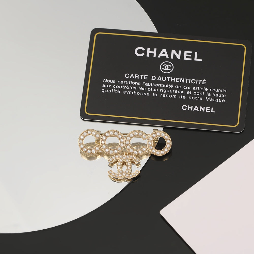 18K Chanel Coco Crush Pearls Brooch Yellow Gold-Colour Hardware
