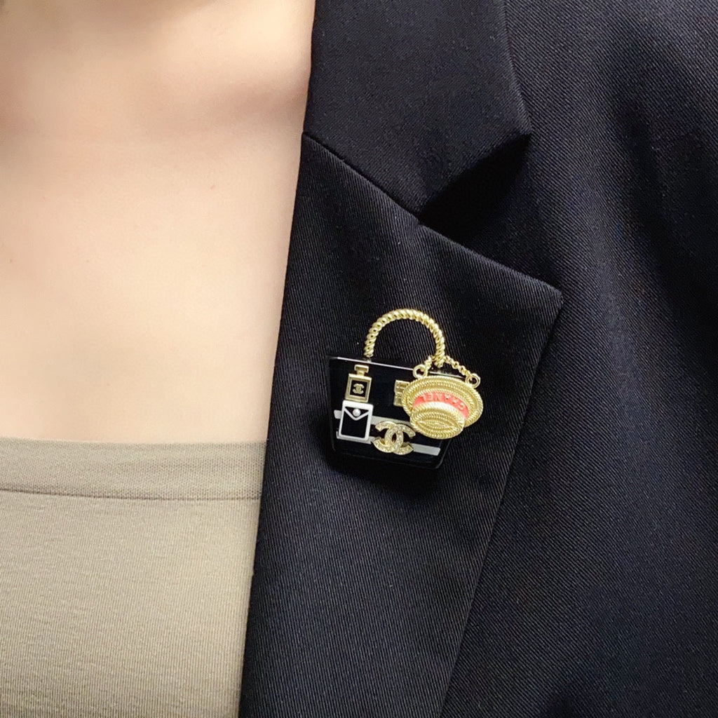18K Chanel Bag Brooch Yellow Gold-Colour Hardware
