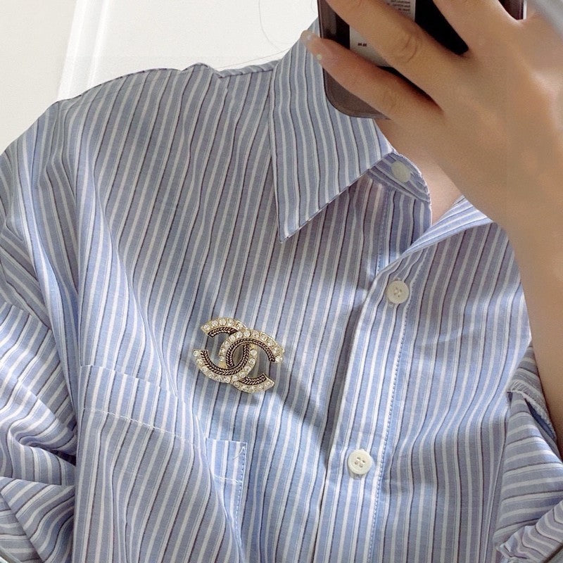 18K Chanel Diamond Gold Brooch Yellow Gold-Colour Hardware