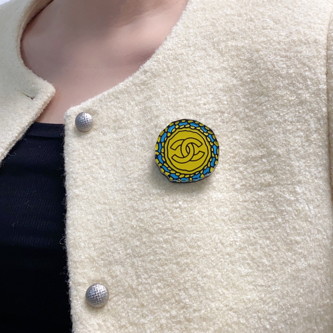 18K Chanel Color Brooch Yellow Gold-Colour Hardware