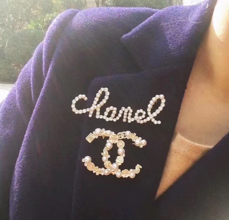 18K Chanel Pearls Brooch Yellow Gold-Colour Hardware