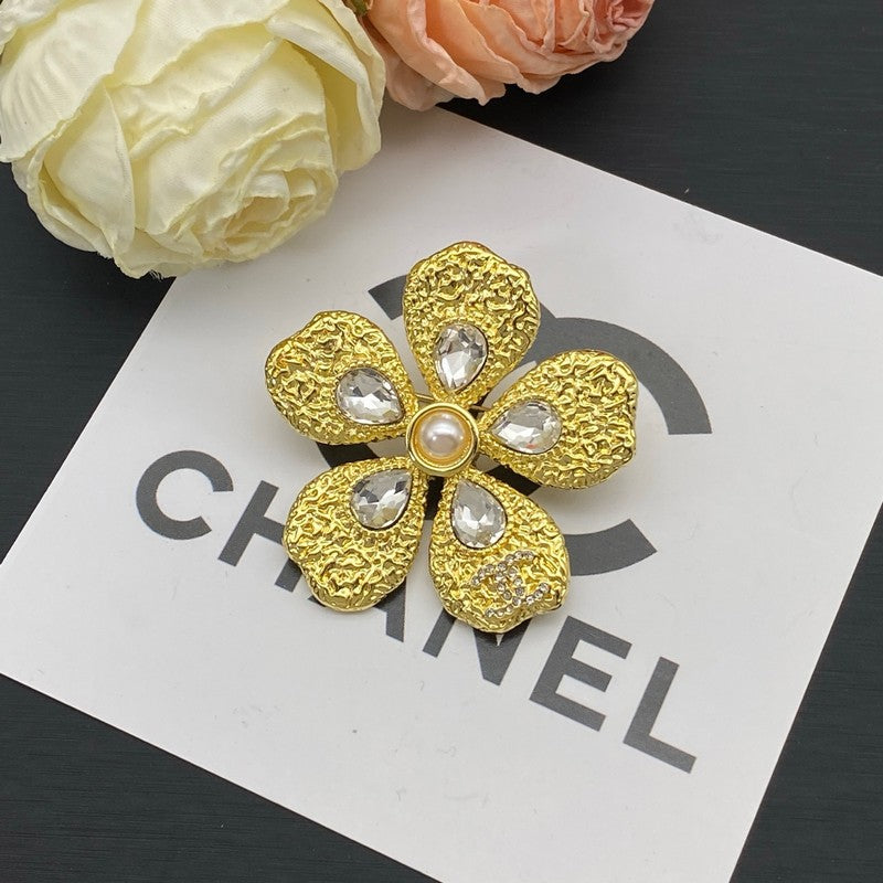 18K Chanel Pearl Gold Brooch Yellow Gold-Colour Hardware