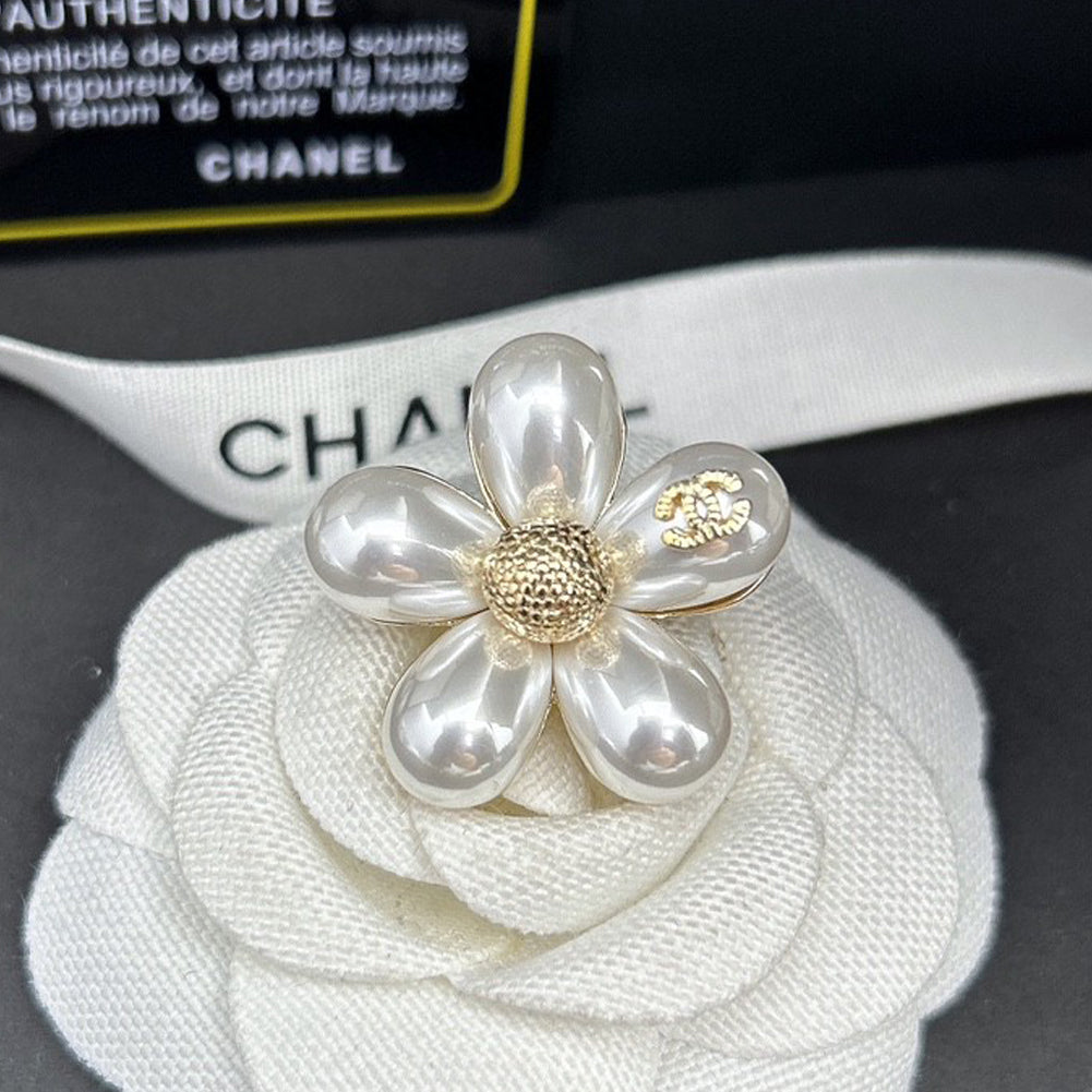 18K Chanel Pearls Brooch Yellow Gold-Colour Hardware