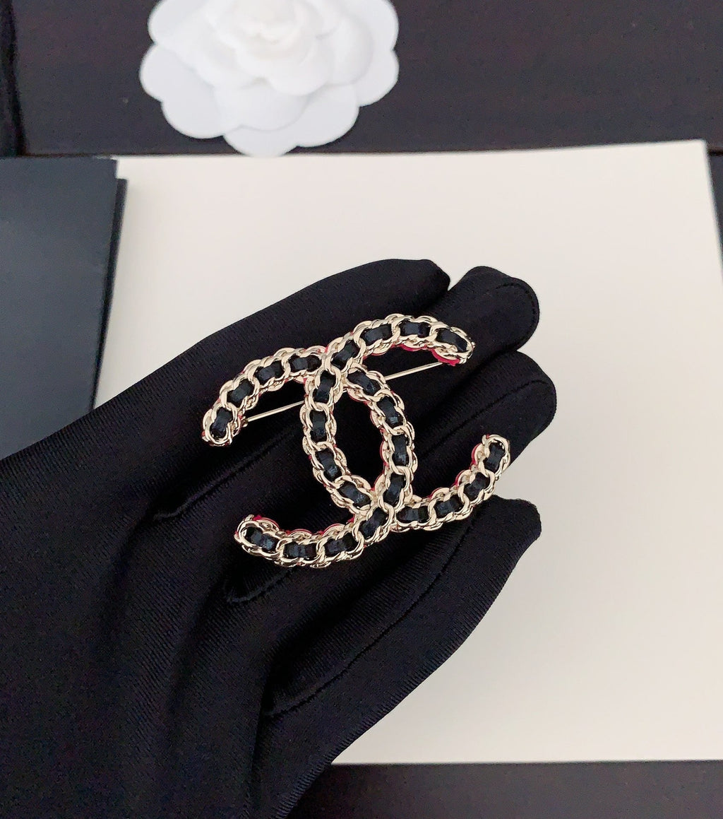 18K Chanel Leather Pink Brooch Yellow Gold-Colour Hardware