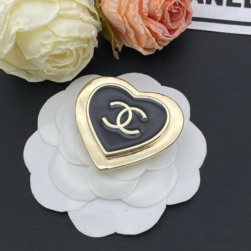 18K Chanel Black Heart Gold Brooch Yellow Gold-Colour Hardware 5 cm