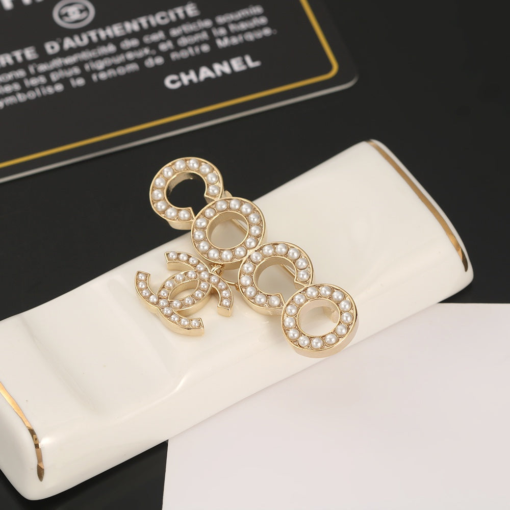 18K Chanel Coco Crush Pearls Brooch Yellow Gold-Colour Hardware