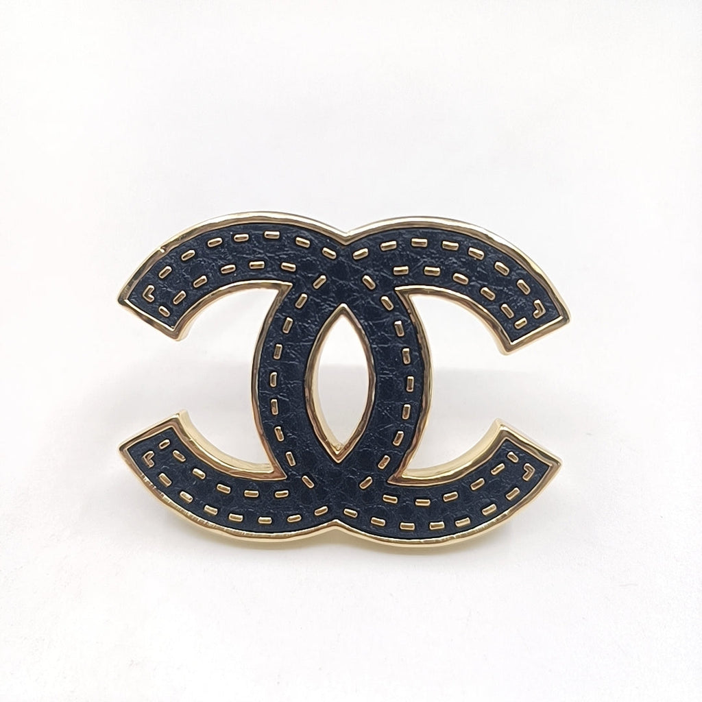 18K Chanel Black Brooch Yellow Gold-Colour Hardware Black Resin