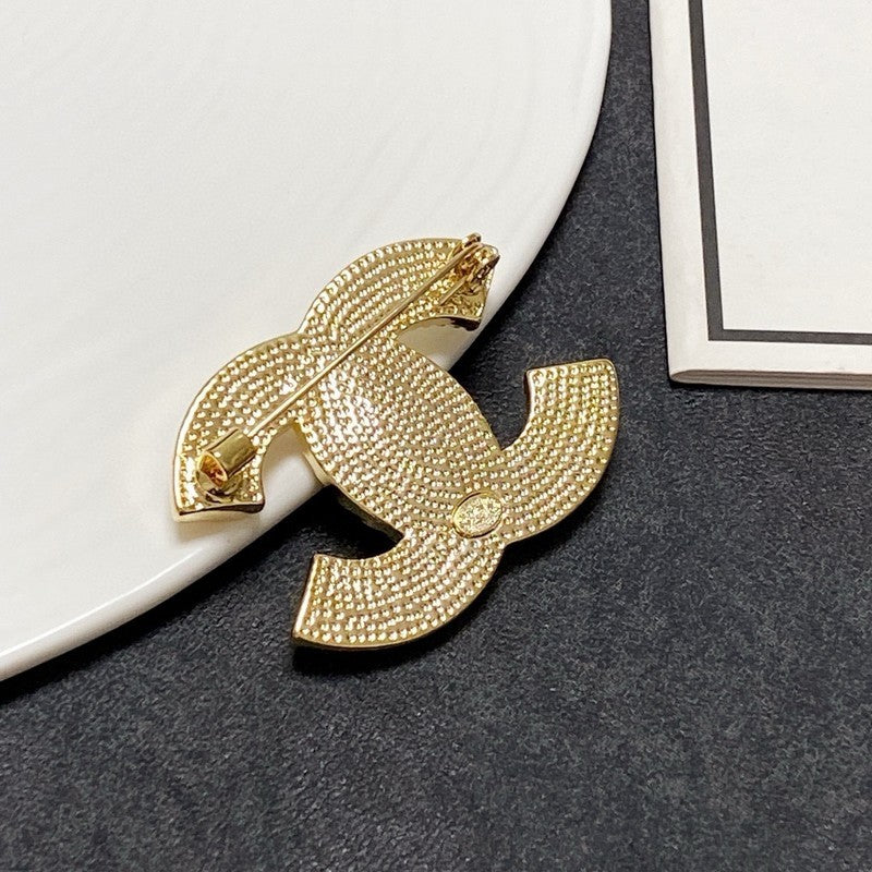 18K Chanel Pearl Gold Brooch Yellow Gold-Colour Hardware