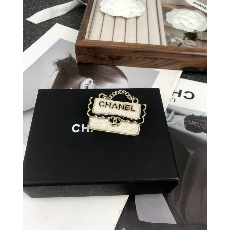 18K Chanel White Bag Brooch Yellow Gold-Colour Hardware
