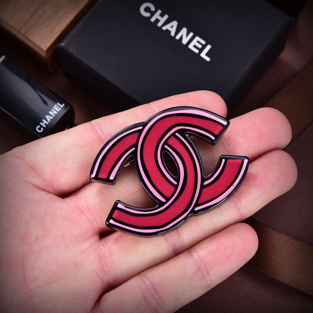 18K Chanel Pink Brooch Yellow Gold-Colour Hardware Pink Resin