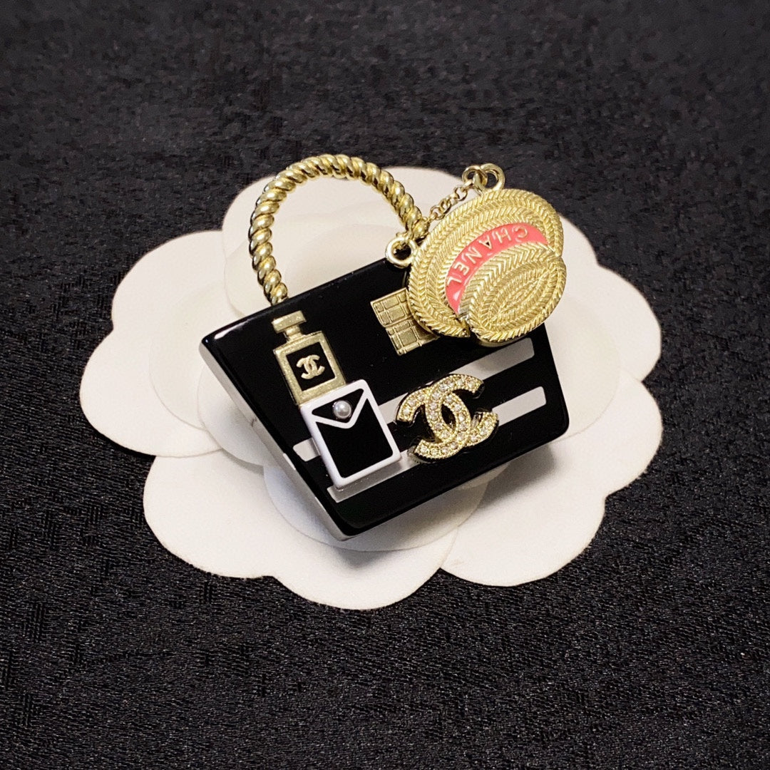 18K Chanel Bag Brooch Yellow Gold-Colour Hardware